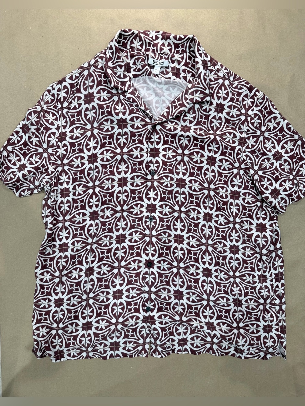 Express Edition Short‑Sleeve Button‑Down – Men’s XL Maroon/White Geometric Shirt